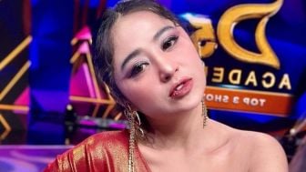 Ribut Dewi Perssik Soal Daging Kurban, Netizen Bela Ketua RT: Bukan Pawang Sapi!