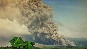 Luncuran Awan Panas Gunung Semeru Capai 13 Kilometer Lebih