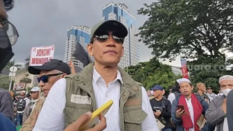Makjleb! Elite PDIP Bagi Uang Saat Tarawih, Refly Harun: Klo Nyumbang, Gak Usah Diimingi Amplop Partai
