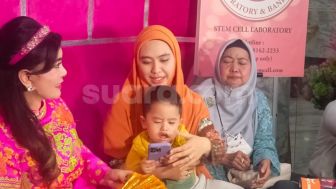 Cara Ibu Oki Setiana Dewi Bisa Hafal Alquran di Usia 58 Tahun: Penuh Perjuangan