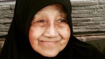 Ibunda Nike Ardilla Meninggal, Dikebumikan Besok di Sebelah Makam sang Putri