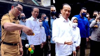 Momen Jokowi dan Ridwan Kamil Main Latto-latto di Pasar