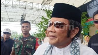 Momen Rhoma Irama Dilempari Sandal karena Ucapkan Salam: Hei Ini Bukan Masjid