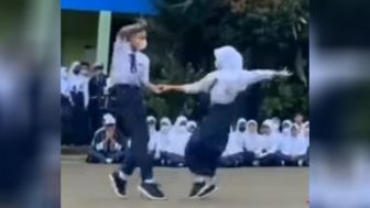 Nadiem Makarim Bangga dengan Dua Pelajar SMPN 1 Ciawi Dansa yang Viral