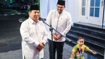 Tingkah Lucu Ketua Nahyan Saat Kawal Prabowo Subianto dan Bobby Nasution
