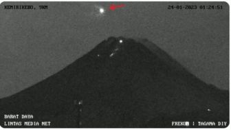 CEK FAKTA: Gempar Penampakan UFO Terbang di Atas Gunung Merapi, Benarkah?
