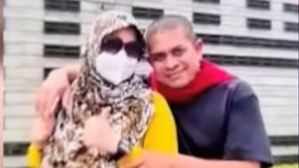 Heboh Foto Mesra Diduga Ibunda Alvin Faiz dengan Pria Ini, Umi Yuni Benar-benar Sudah Menikah Lagi?