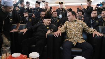 Tatapan Penuh Yakin, Amien Rais Dukung Anies Baswedan Jadi Presiden 2024 di Rakernas Partai Ummat