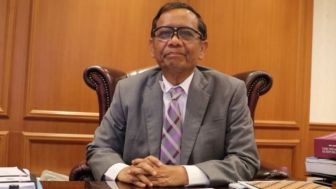 Rocky Gerung Calonkan Mahfud MD Capres Independen Setelah Berani Hadapi DPR: Dia Punya Tabungan Intelektualitas