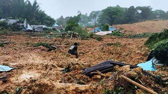 Longsor Terjang Desa di Natuna, 50 Orang Hilang