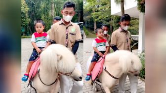 Momen Ketua Nahyan, Cucu Presiden Jokowi Saat Naik Kuda