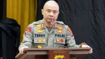CEK FAKTA: Polisi Temukan Video Syur Teddy Minahasa dengan Wanita Simpanan, Pantas Sering Boking Hotel, Benarkah?