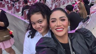 Penampilan Amora Putri Krisdayanti Nonton Konser BLACKPINK Jadi Sorotan