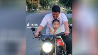 Momen Bobby Nasution Bareng Ketua Nahyan Boncengan Naik Motor Cari Takjil