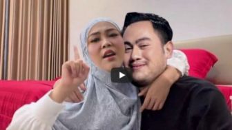 CEK FAKTA: King Nassar dan Selfi Yamma Kedapatan Mandi Berdua Subuh-subuh, Benarkah?