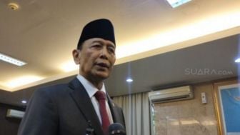 Eks Ketua Umum Hanura Wiranto Serahkan Daftar Bakal Caleg ke Kantor DPP PPP