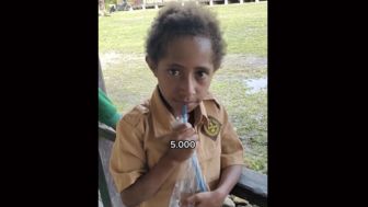 Viral Video Pelajar di Papua Jajan Rp 5 Ribu Hanya Dapat Air Putih