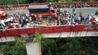 CEK FAKTA: Detik-detik Kelok 9 Longsor, Jalan Arah Pekanbaru Lumpuh Total