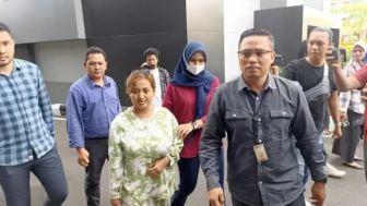 Lina Mukherjee Koar-koar Diperlakukan Istimewa di Kantor Polisi, Netizen: Nyogok Ya?