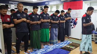 Timnas Indonesia U-22 Salat Maghrib Berjamaah Usai Taklukkan Vietnam