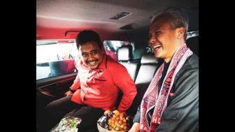 Posting Foto Semobil dengan Bobby Nasution, Ganjar Pranowo: Tarsonggut Au