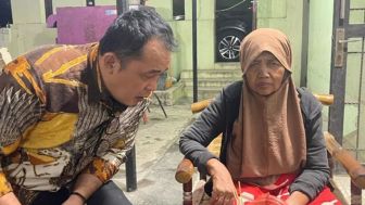 Nasib Pilu Seorang Ibu, Ditelantarkan Anak di Pinggir Jalan di Medan