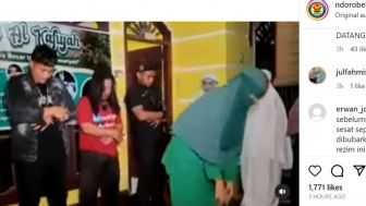 Bikin Publik Geram! Jemaah Laki-laki di Ponpes Al Kifayah Diimami Wanita Bercadar