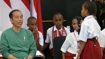 Ditanya Siswa SD Kenapa Ibu Kota Tidak Dipindah ke Papua, Ini Jawaban Jokowi
