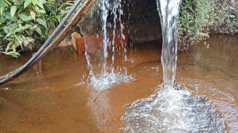 Pipa Pertamina Bocor di Sungai Keruh Muba, Bikin Air Sungai Dua Bau Dan Ikan Mati