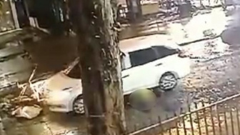 Buru Pengendara Mobil yang Tabrak Lari Pedagang Lemang di Medan, Polisi Periksa CCTV