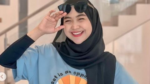 Makan Sahur di Dalam Kolam Renang, Ria Ricis Dihujat: Definisi Adik Ustazah Dipertayakan Contoh Teladan