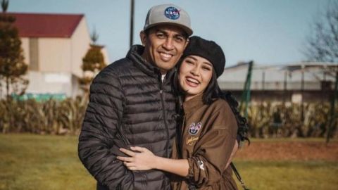 Agamanya Dipertanyakan, Mutia Ayu Unggah Video Glenn Fredly Bersalawat