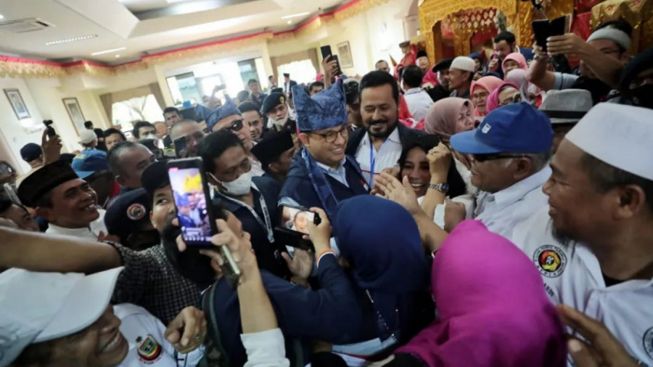 Skak Anies Baswedan Naik Jet Pribadi Safari Politik ke Padang, Komisaris Perusahaan BUMN: Punya Cukong Oligarki!