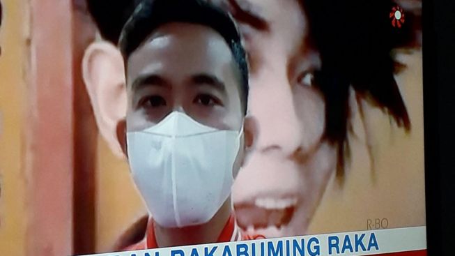 Gibran Pasang Background Foto Dilan Cepmek Saat Tampil Live di TV, Nitizen Jadi Bertanya-tanya