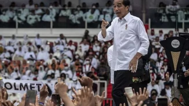 Cukup Rp 3 Triliun Bikin Jokowi 3 Periode, Rocky Gerung Bongkar Skenario Istana dan Oligarki