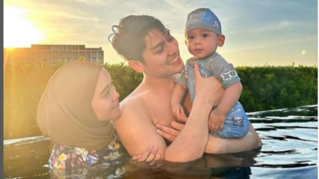 Kemarahan Rizky Billar Dituding Banting Lesti Kejora hingga Numpang Hidup: Gue Bukan Orang Kaya!