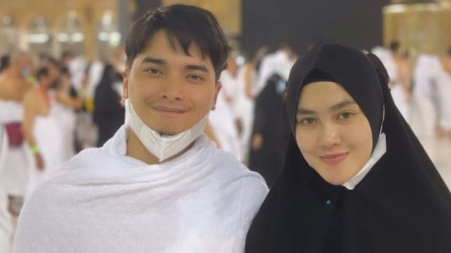 Alvin Faiz dan Henny Rahman Syukuran 7 Bulanan, Ungkap Jenis Kelamin Anak