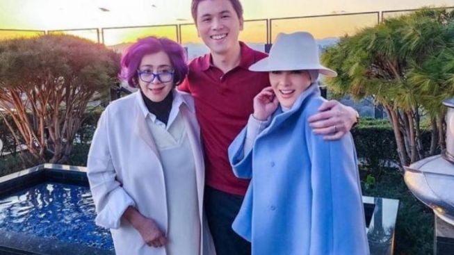 Pamer Foto Bersama Tante Reino Barack, Syahrini Ditanya: Foto Sama Mertua, Mana?