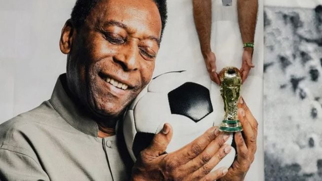 FIFA Akan Menyimpan Kaki Pele di Museum, Benarkah?