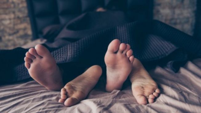 5 Tips Posisi Seks Berdiri yang Bikin Nikmat, Suami-Istri Boleh Mencoba!