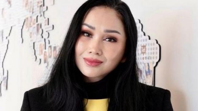 Operasi Anti Aging di Korea Selatan, Wajah Baru Titi DJ Bikin Netizen Kecewa: Masih Respect Dengan Nadya Hutagalung