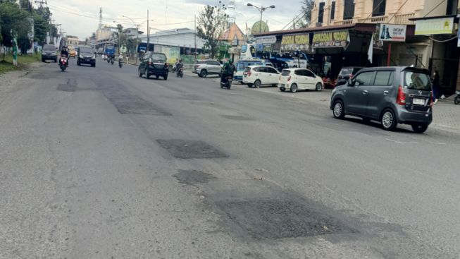 Jokowi Mau Datang, Jalan Rusak di Deli Serdang Langsung Diperbaiki