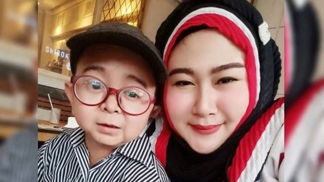 Tepergok Selingkuh, Daus Mini Nangis-nangis di Depan Mertua