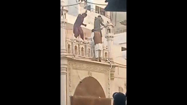 CEK FAKTA: Viral Video Warga Pakistan Hancurkan Masjid karena Kelaparan