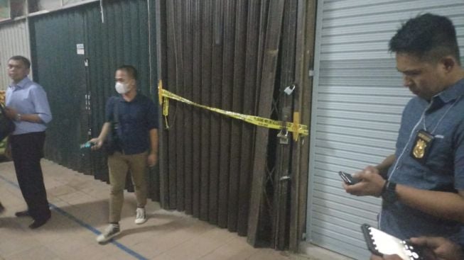 Detik-Detik Lift Barang Pusat Pembelanjaan di Palembang Jatuh, Dua Orang Kritis