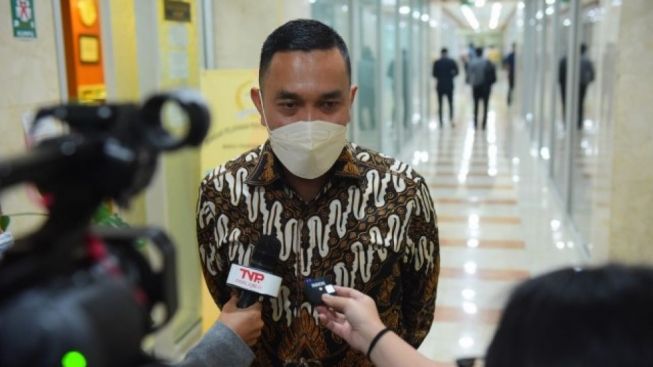 Dicolek Nikita Mirzani soal KPK Temukan 15 Pucuk Senjata Api di Rumah Dito Mahendra, Begini Respons Ahmad Sahroni