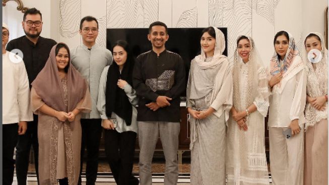 Erina Gudono Ikut Kajian Ramadhan Habib Jafar, Netizen Salfok ke Perut: Kaya Lagi Hamil