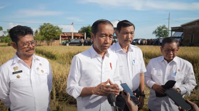 Respons Jokowi saat Ditanya Indonesia Batal Jadi Tuan Rumah Piala Dunia U-20