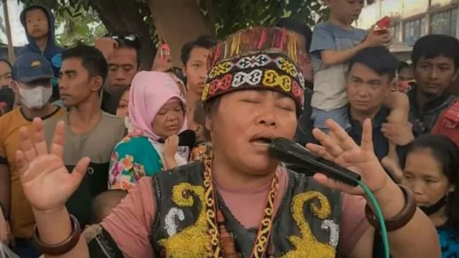 CEK FAKTA: Kabar Ida Dayak Dihipnotis Uya Kuya, Alasan Mengejutkan Terungkap