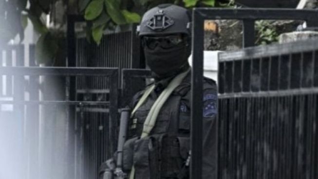 Densus 88 Terlibat Baku Tembak dengan Terduga Teroris di Lampung